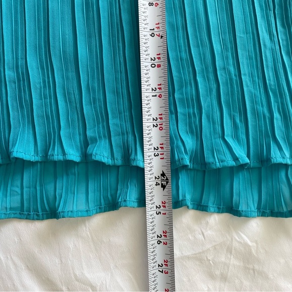 Pink & Lime Women’s Size 3X Cold Shoulder pleated Blue fabric with Gold chain - Picture 9 of 9